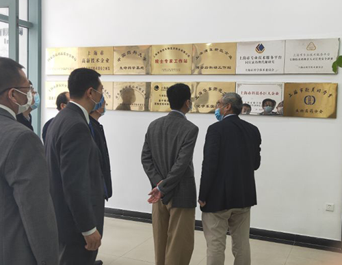 吴清副市长一行听取了欧博ABG关于一站式综合研发效劳的手艺实力先容