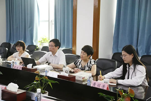 欧博ABG临床前研究副总裁兼机构认真人彭双清教授，，，，，，，药效部执行主任董文心，，，，，，，药代安评项目认真人龙娜等