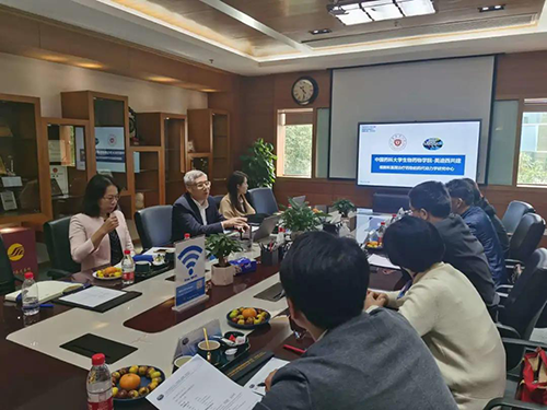 欧博ABG首席执行官陈春麟博士，，，，，商务生长部副总裁蔡金娜博士等人热情接待了金能明书记一行。。。。。。